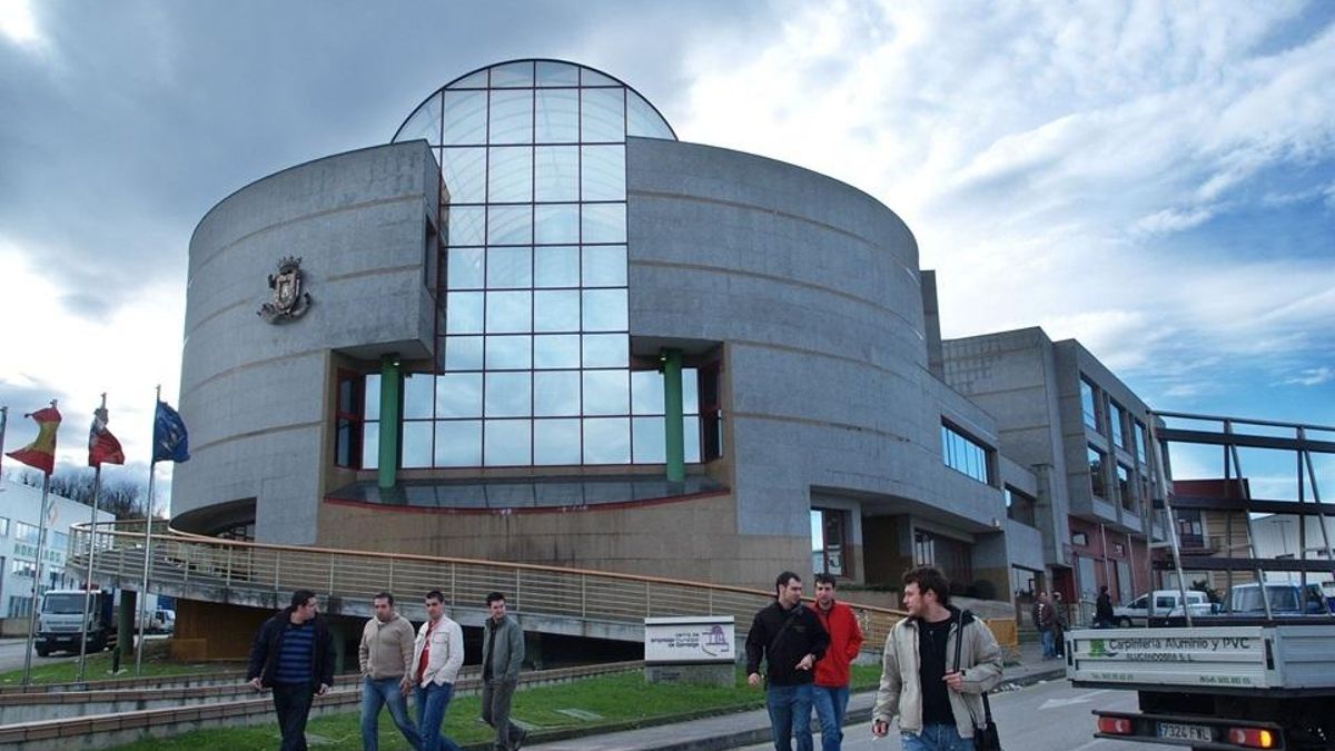 Gincana emprendedora: los estudiantes de Camargo diseñan una idea de negocio y recorren las ventanillas por las que pasa cualquier proyecto empresarial