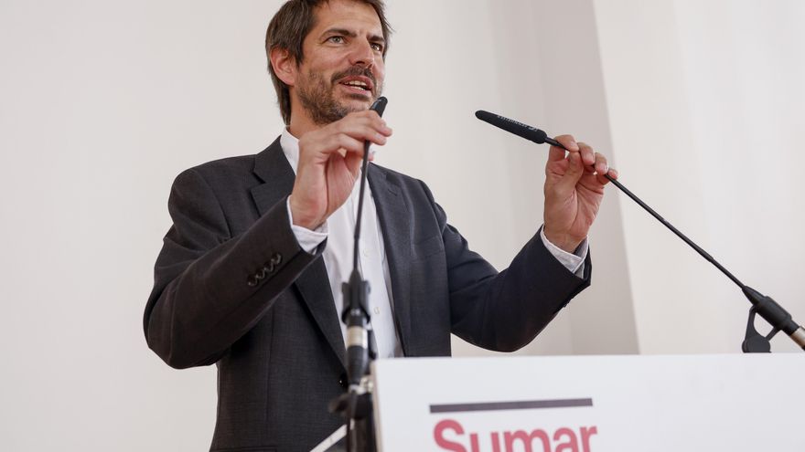 El portavoz de Sumar, Ernest Urtasun, este lunes durante la rueda de prensa en Madrid.- EFE/Chema Moya