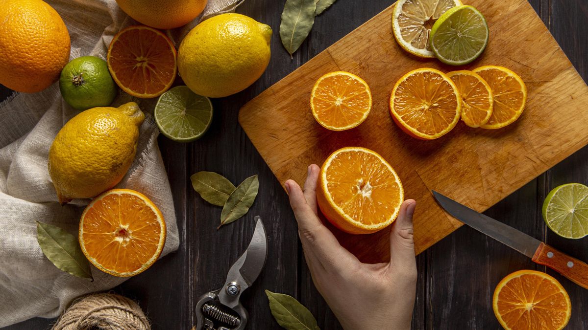 Los cítricos pueden ser una gran aliado contra los malos olores que se generan al cocinar, en especial cuando se trata de frituras