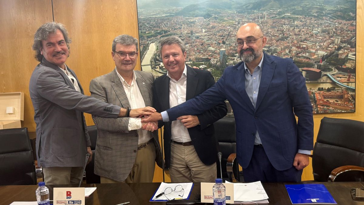 Firma del acuerdo de Punta Zorroza del Secretario de Estado del Ministerio de Transportes y
Movilidad Sostenible del Gobierno de España, José Antonio Santano, el Presidente de
Adif, L.Pedro Marco de la Peña, y el Presidente de BILBAO Ría 2000 y alcalde de Bilbao, Juan Mari
Aburto