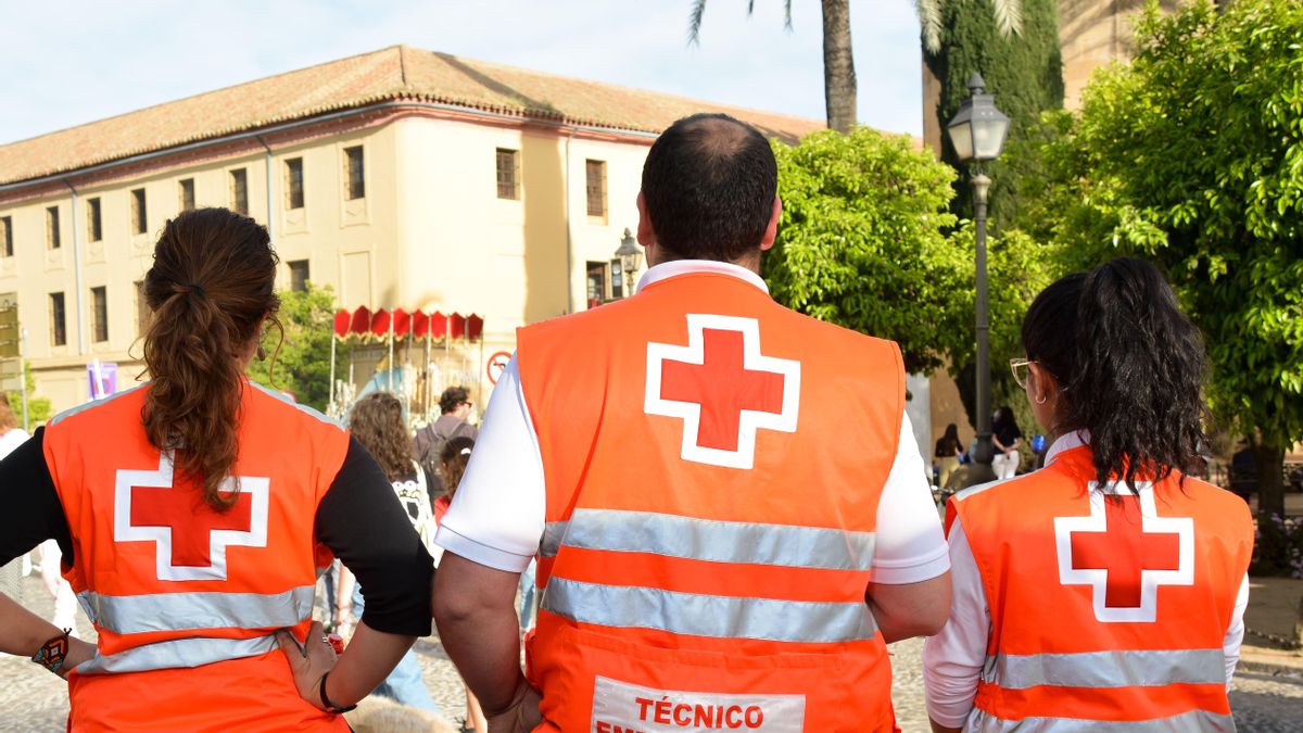 Cruz Roja desplegará medio centenar de personas, cuatro ambulancias y tres puestos sanitarios en la Semana Santa de Córdoba