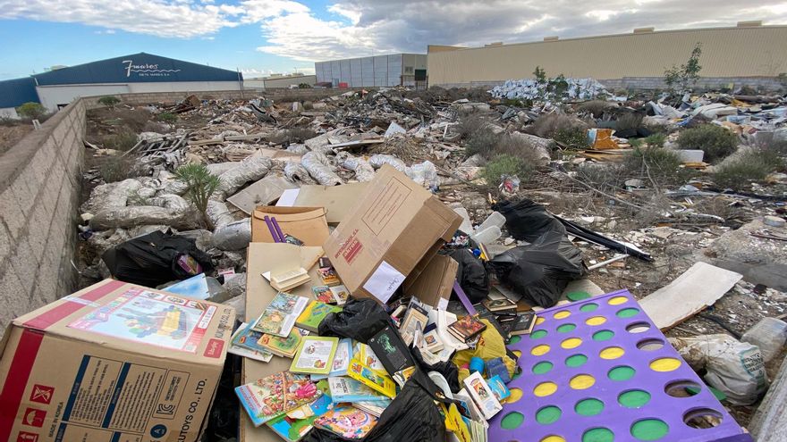 Vertedero en el Polígono de Las Andoriñas. / FOTO: PSOE SAN MIGUEL DE ABONA