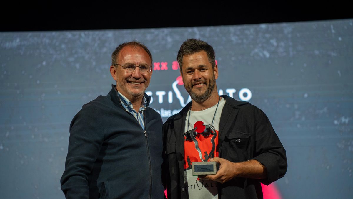 Entrega del premio 'Destacado Andrómeda'  por el presidente del Cabildo de La Palma, Sergio Rodríguez.
