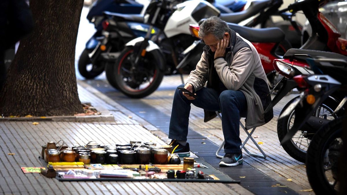 El empleo no alcanza: 4,3 millones están desocupados, buscan otro puesto o quieren trabajar más horas
