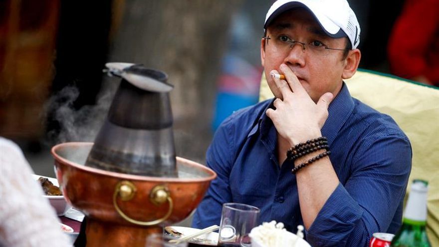 La OMS pide a Pekín que instaure su "exitosa" ley antitabaco a nivel nacional