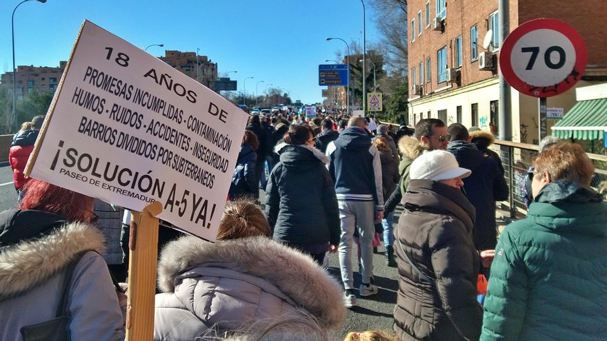 Cartel recordando las promesas incumplidas de los políticos