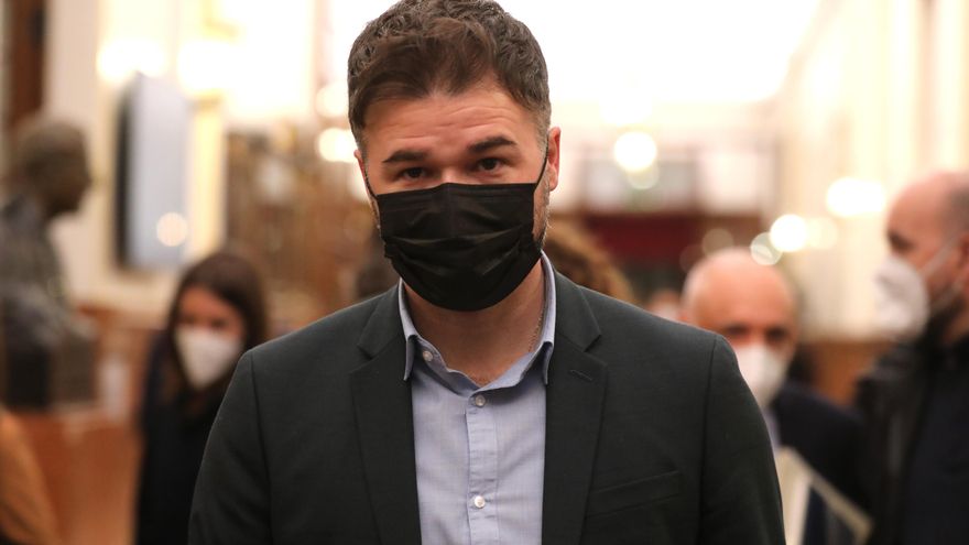 El portavoz de Esquerra Republicana (ERC) en el Congreso, Gabriel Rufián, a su salida de una sesión plenaria en el Congreso de los Diputados, a 29 de marzo de 2022, en Madrid (España).