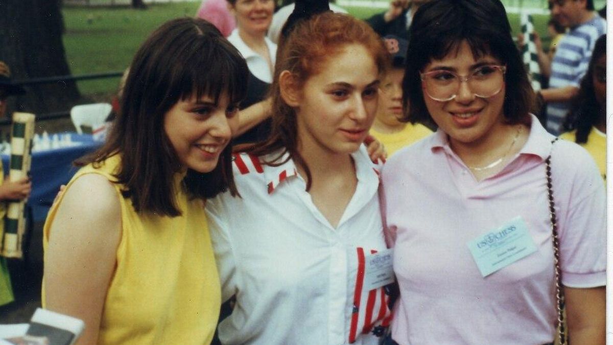 Sofia, Susan y Judit Polgár en una competición de ajedrez.
