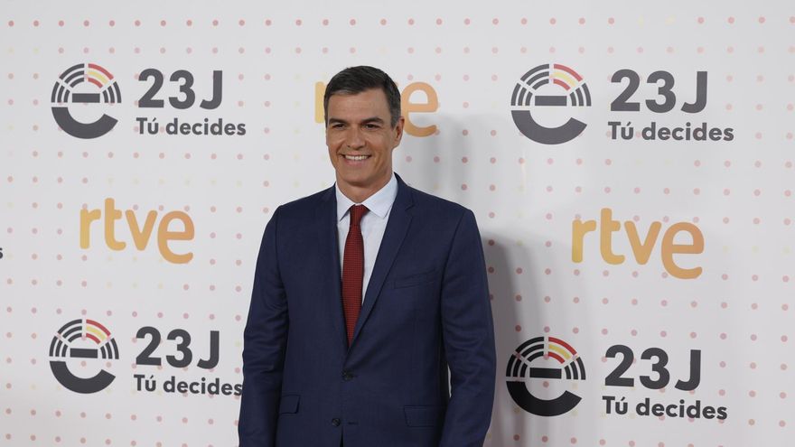 Pedro Sánchez acude al debate electoral de TVE