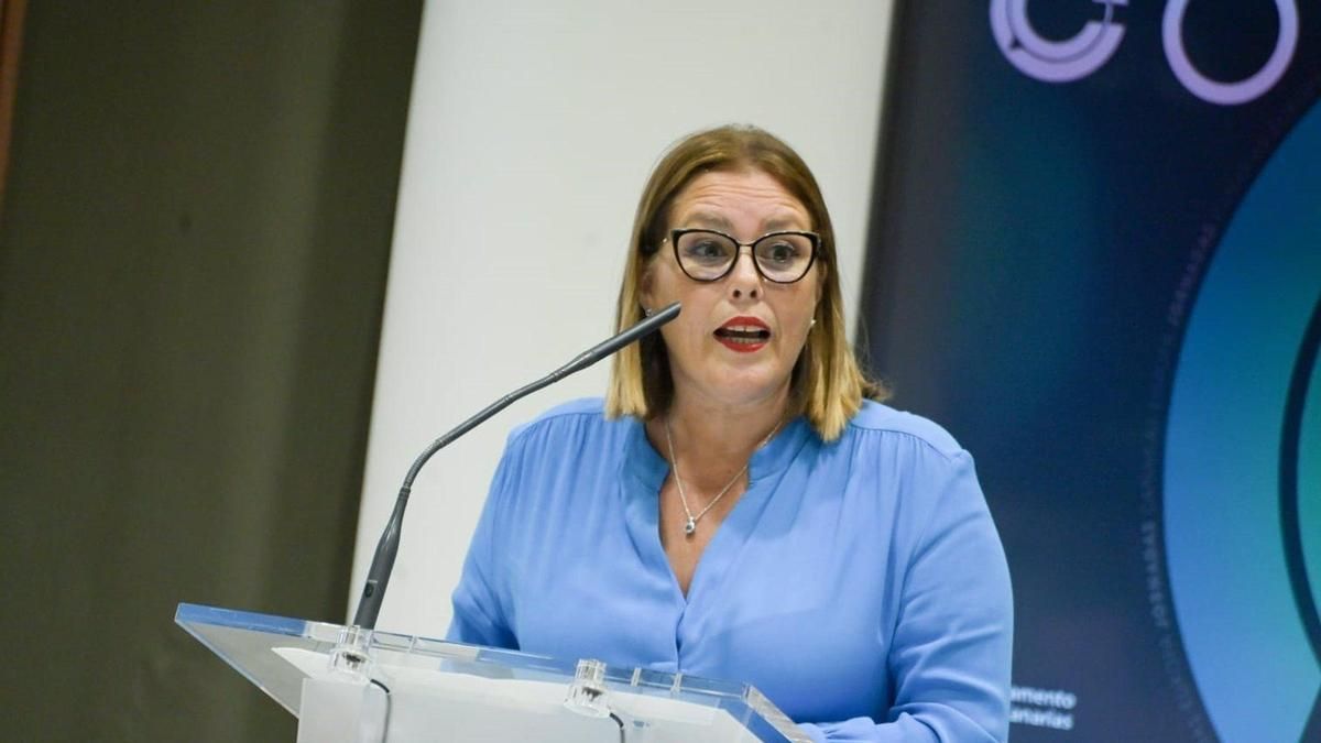 La presidenta del Parlamento canario, tras ser apartada del PP de Lanzarote: "Lo asumo porque el partido está por encima de las personas"