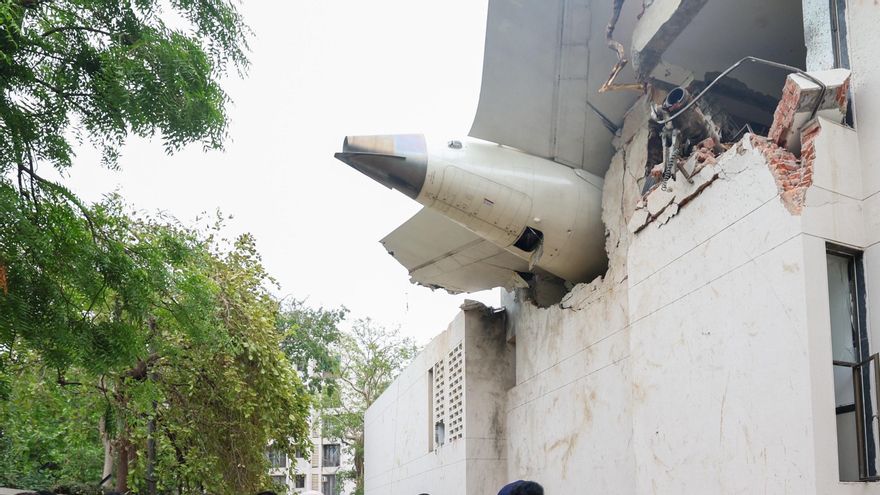 Entre cuerpos y fuego, así escapó el único superviviente del vuelo AI-171 de Air India