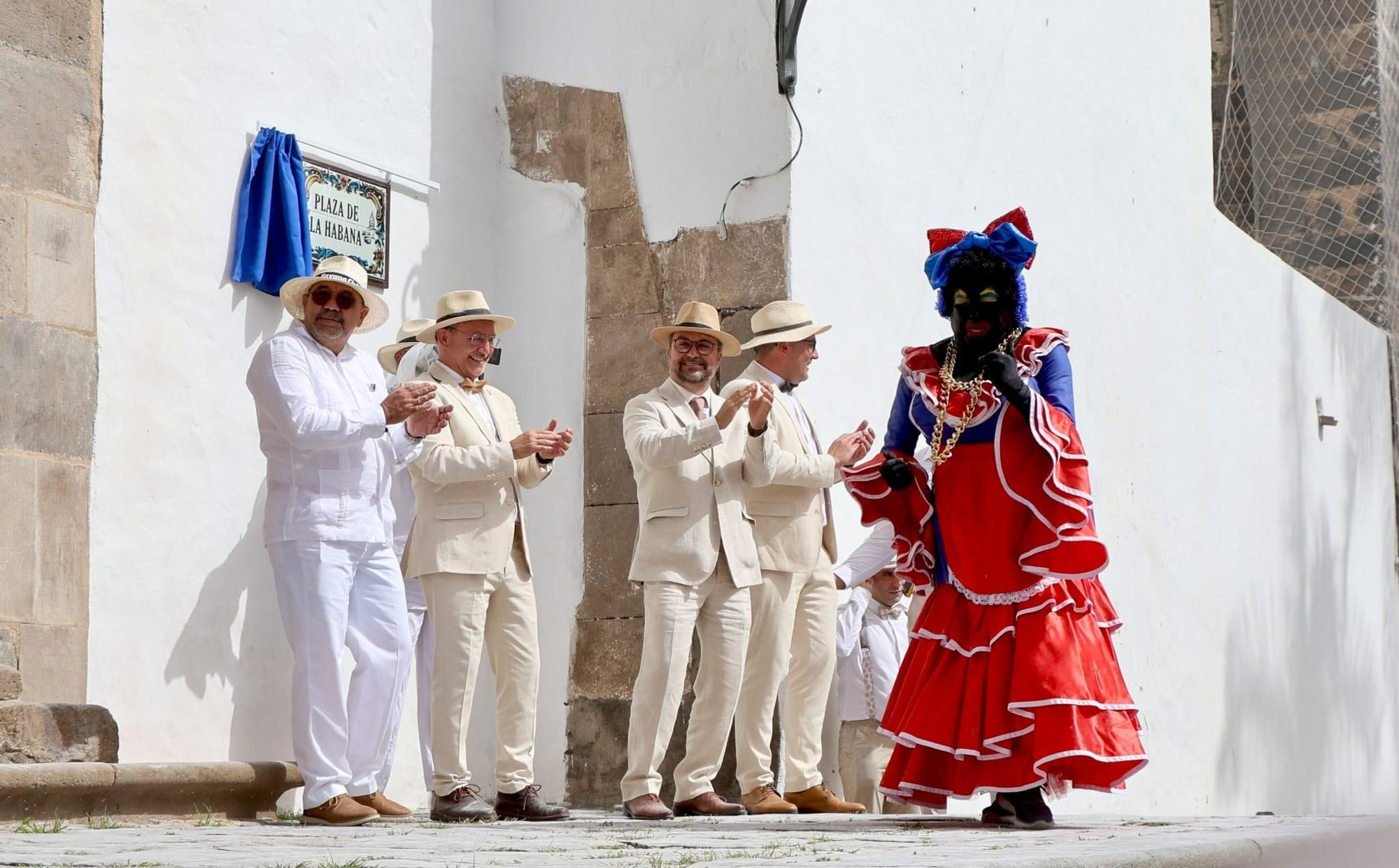 Los Indianos toman Santa Cruz de La Palma al son del Caribe. JOSÉ AYUT