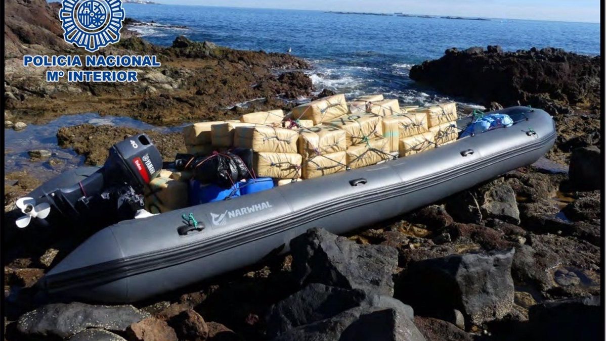 Neumática cargada con fardos de hachís en la costa de Telde (Gran Canaria)