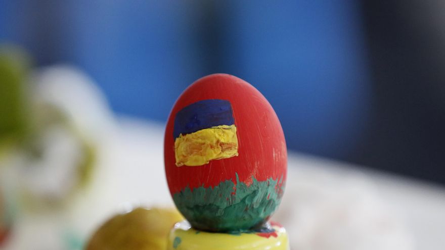 No lavar la ropa y romper huevos en compañía: supersticiones que marcan la Pascua rumana