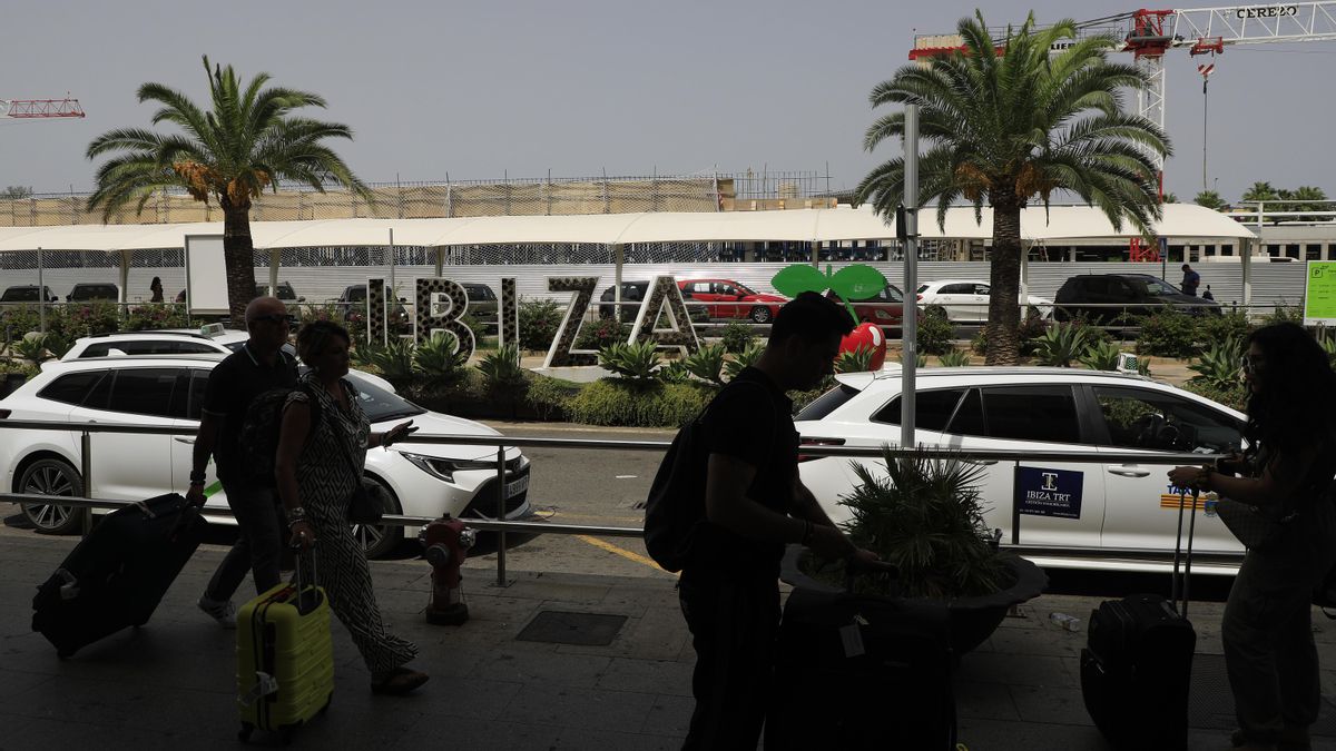 Exterior del aeropuerto de la isla.