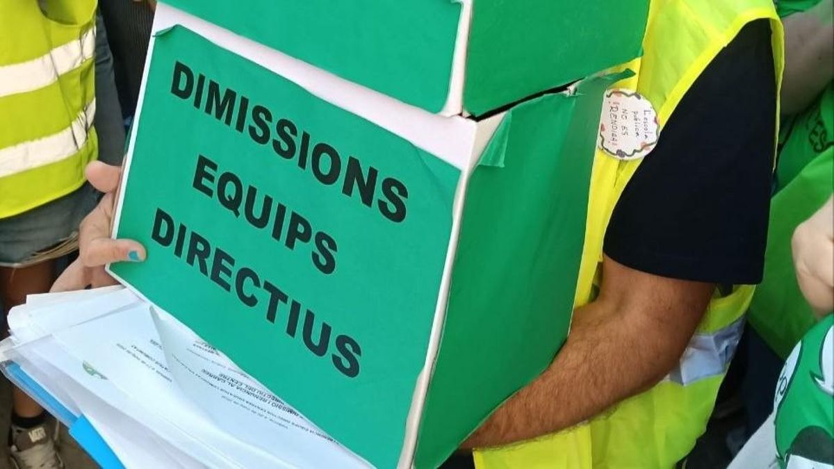 Más de cien equipos directivos de centros educativos valencianos presentan su dimisión: "Basta ya de promesas incumplidas"