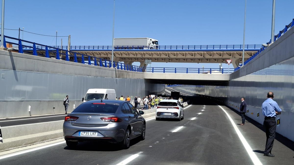 El cruce entre la A-68 y la Z-40, minutos antes de la reapertura, tras la inauguración.