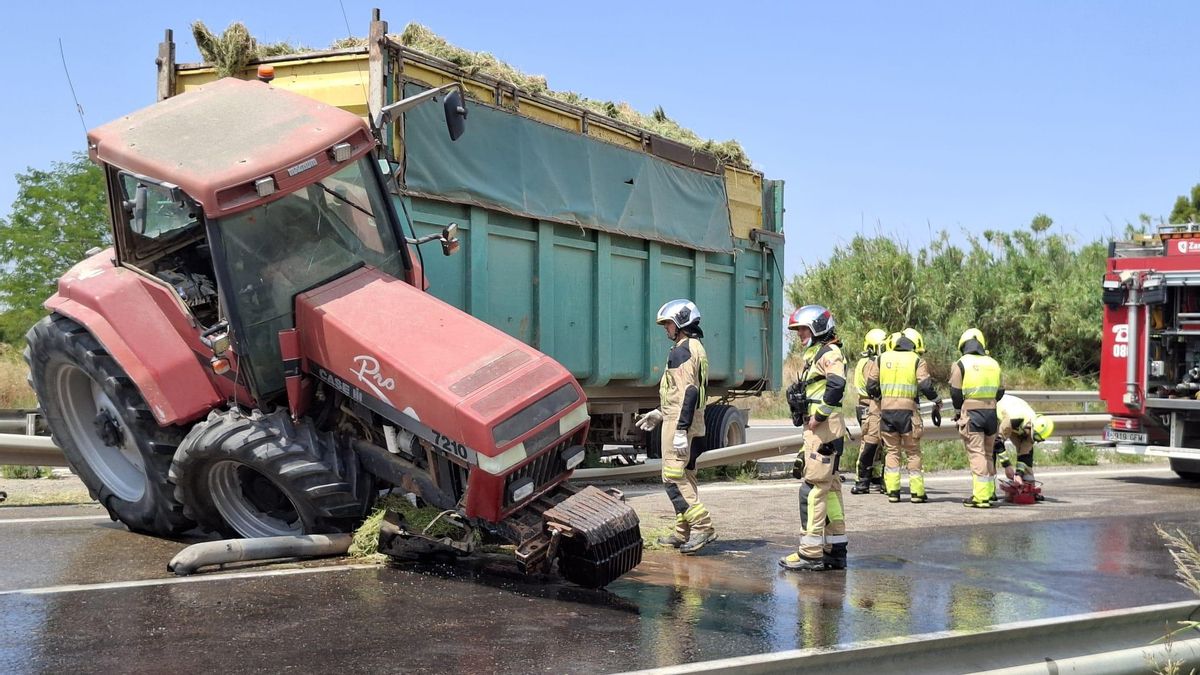 Un tractor invade la mediana de la A-68 entre Zaragoza y Logroño tras salirse de la vía y provoca un gran atasco