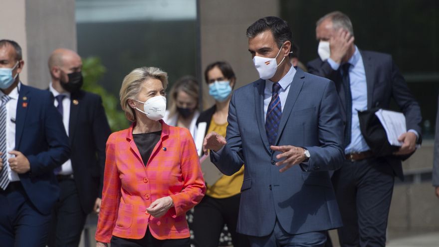 La presidenta de la Comisión Europea, Ursula von der Leyen, y el presidente del Gobierno español, Pedro Sánchez.