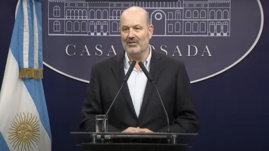 Un cuarto de los recortes que aplicó Sturzenegger fueron en áreas de género y diversidad