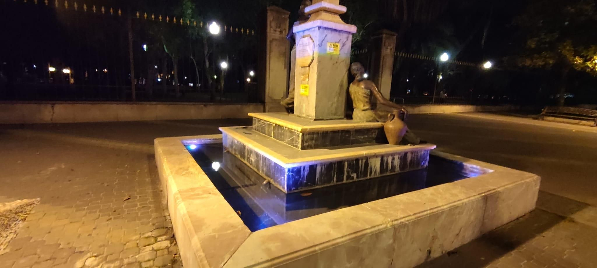 Greenpeace inunda las fuentes de Córdoba con mensajes de advertencia por el regadío intensivo