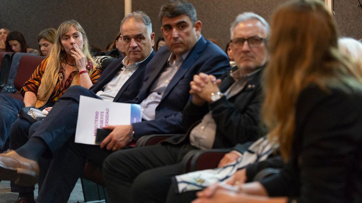 La senadora Juliana Di Tullio junto a Daniel Bensusan y Fernando Salino