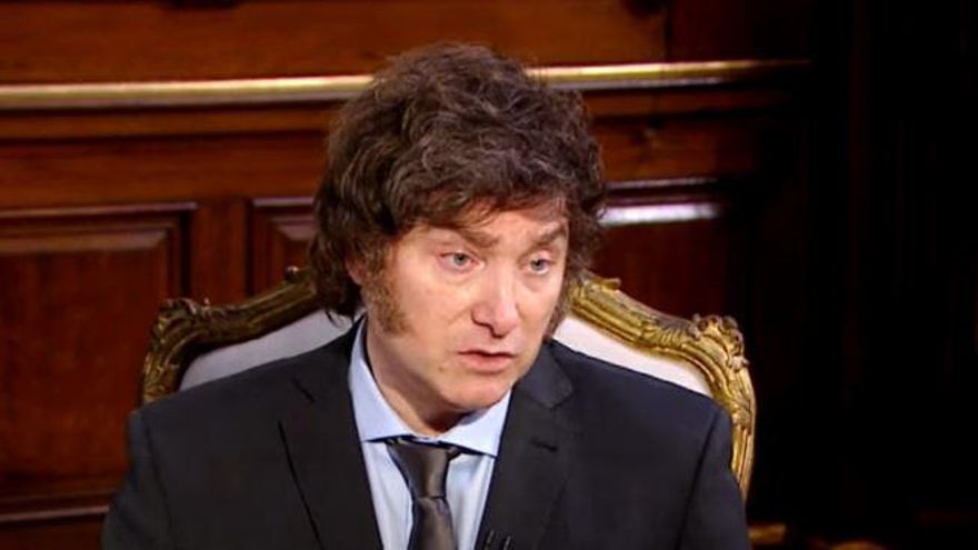 Milei dijo que avanzará a una “competencia de monedas con el peso” y que buscará penalizar la emisión