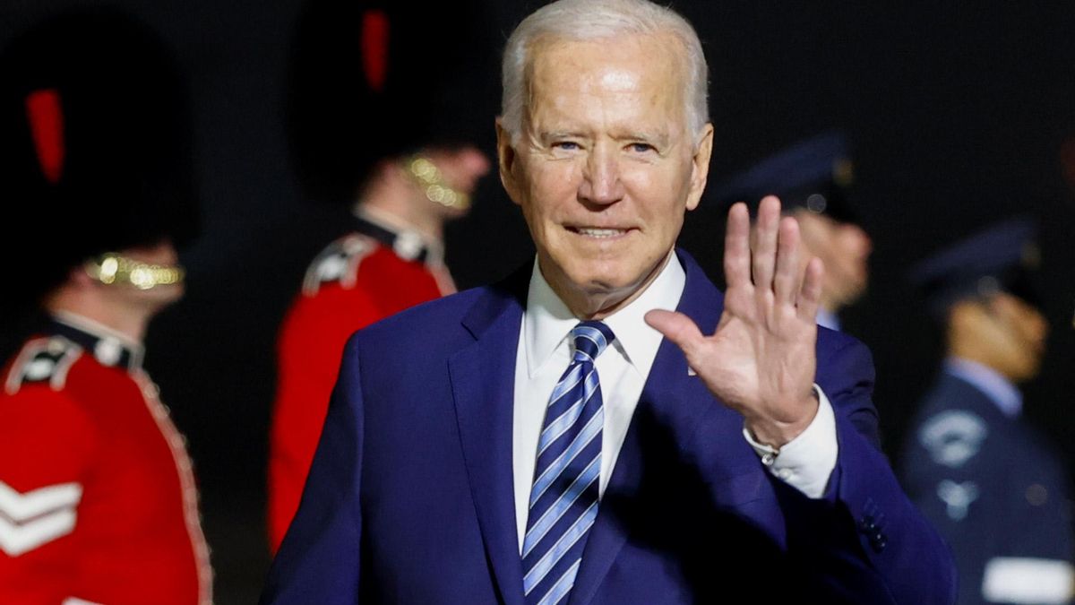 El presidente Joe Biden este miércoles a su llegada a Cornualles para la cumbre del G7