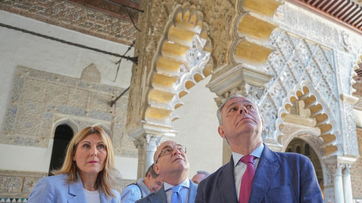 Sanz contradice a la Junta y 'radicaliza' su apoyo a la tasa turística, que destinaría en parte a obras en los barrios de Sevilla