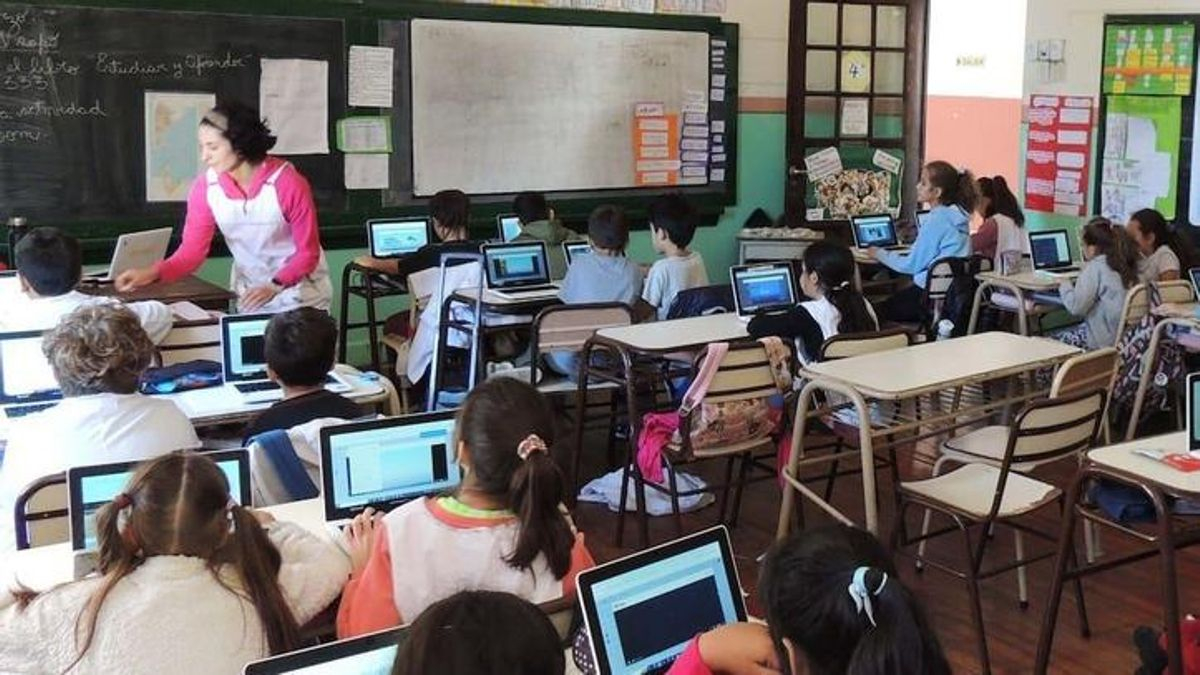 El Gobierno controlará la asistencia de docentes en medio de la jornada de paro nacional que convocaron los gremios.