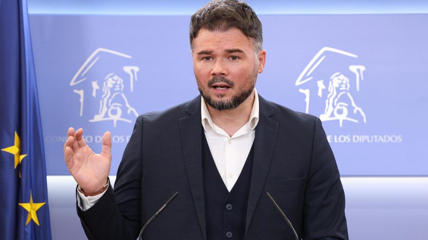 El portavoz de ERC en el Congreso, Gabriel Rufián, interviene durante una rueda de prensa en el Congreso de los Diputados.