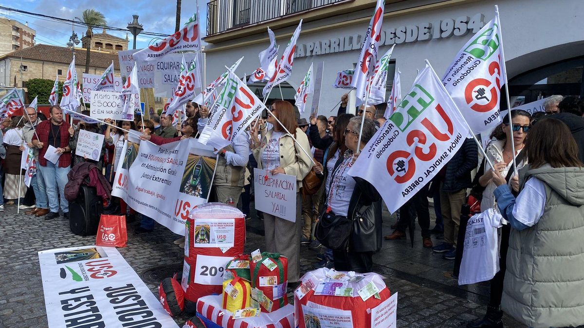 El sindicato USO sale a la calle a reclamar 'equiparación ya' en la Junta de Extremadura