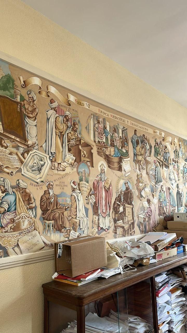 Detalle de una de las pinturas amenazadas en el departamento de Matemáticas.