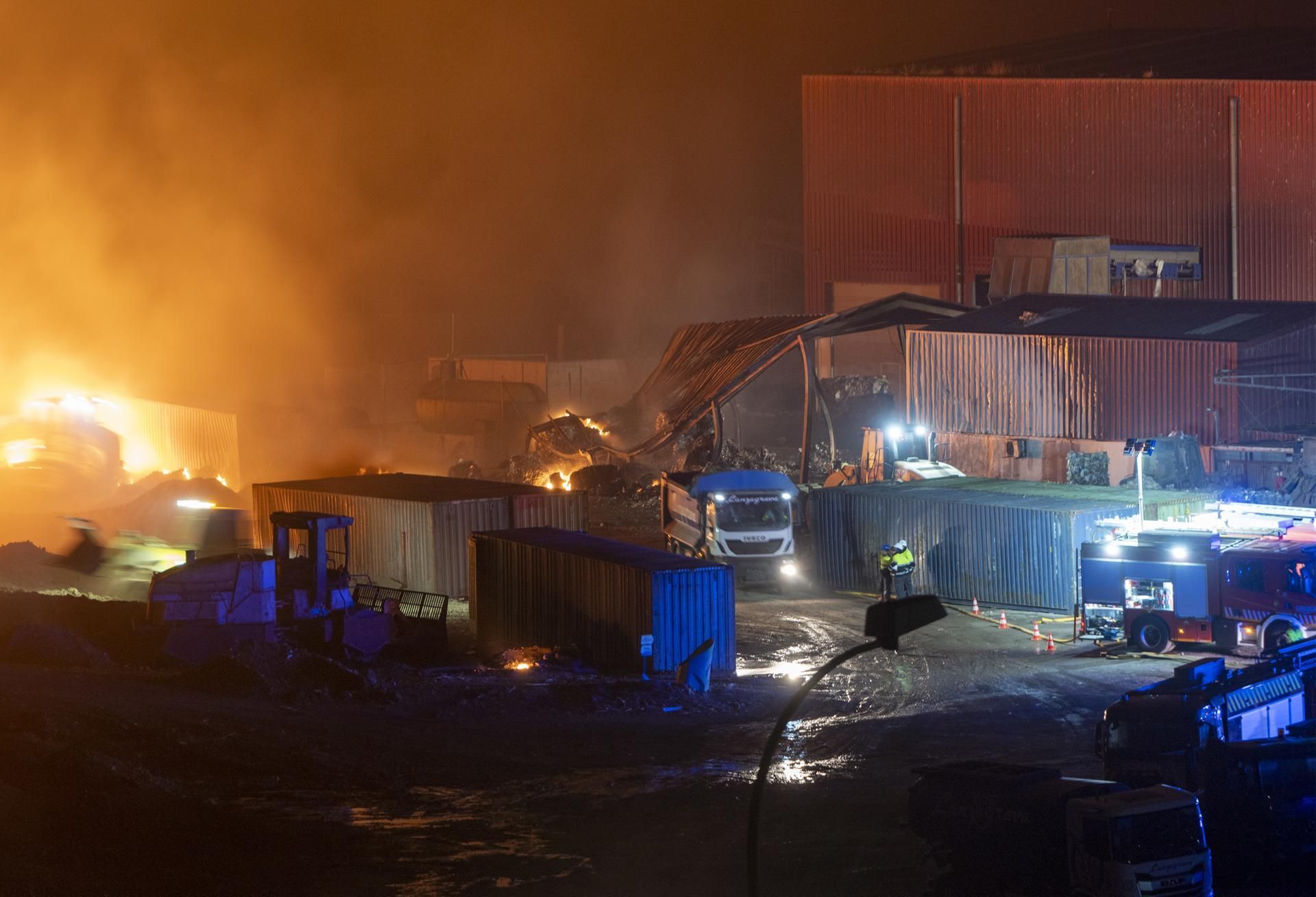 El incendio del vertedero de Lanzarote. EFE/Adriel Perdomo