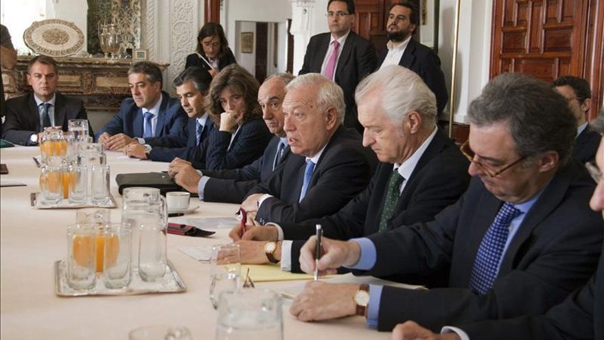 Margallo trata en Argelia proyectos energéticos y el precio del gas argelino
