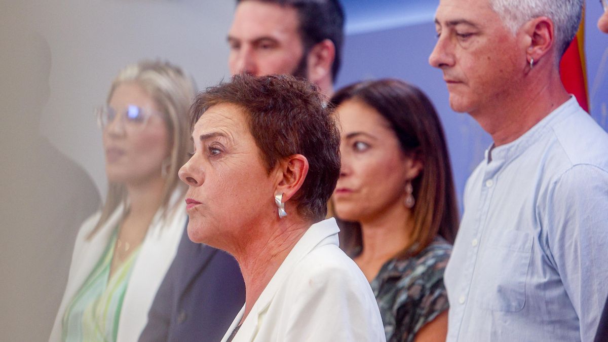 La portavoz de EH Bildu en el Congreso, Mertxe Aizpurua, con sus compañeros.