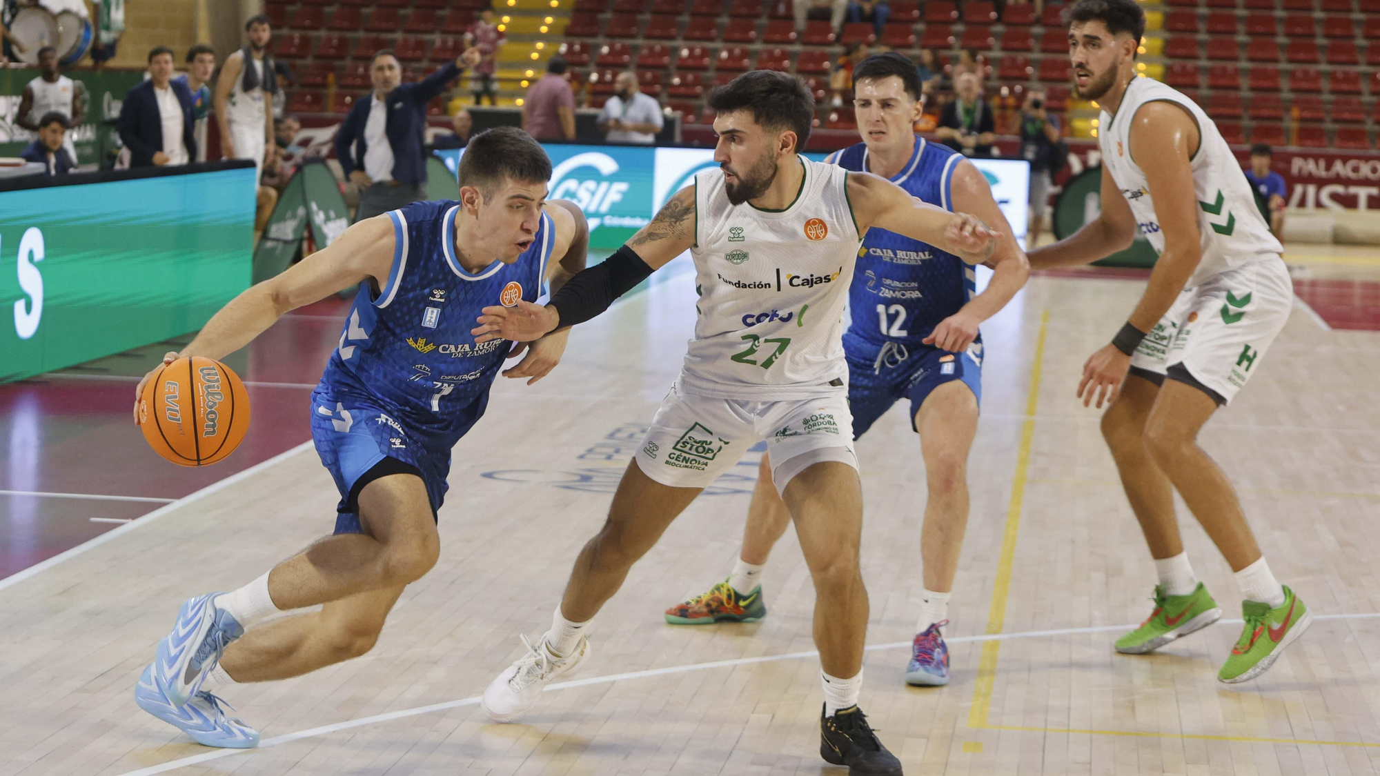 El estreno del Cajasol Coto Córdoba en Primera FEB, en imágenes