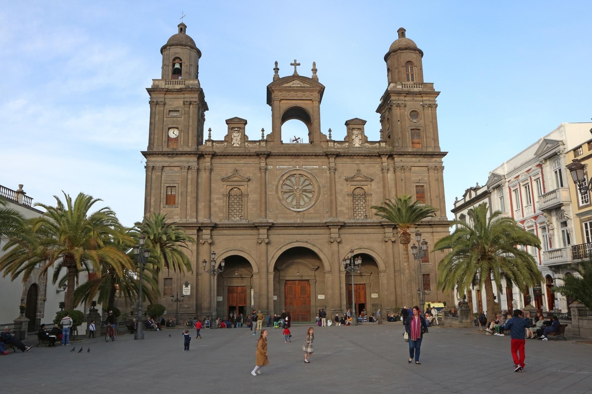 Plaza y Catedral de Santa Ana.