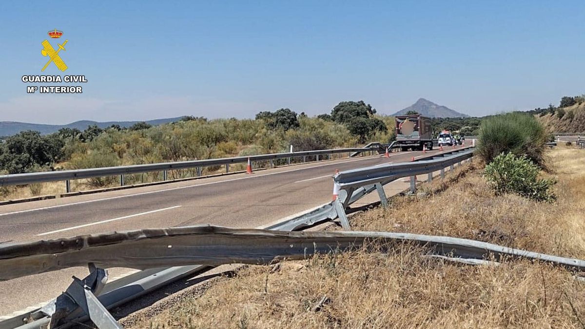 El accidente se ha producido en la autovía A-5 en sentido Madrid, a la altura de Villamesías (Cáceres)