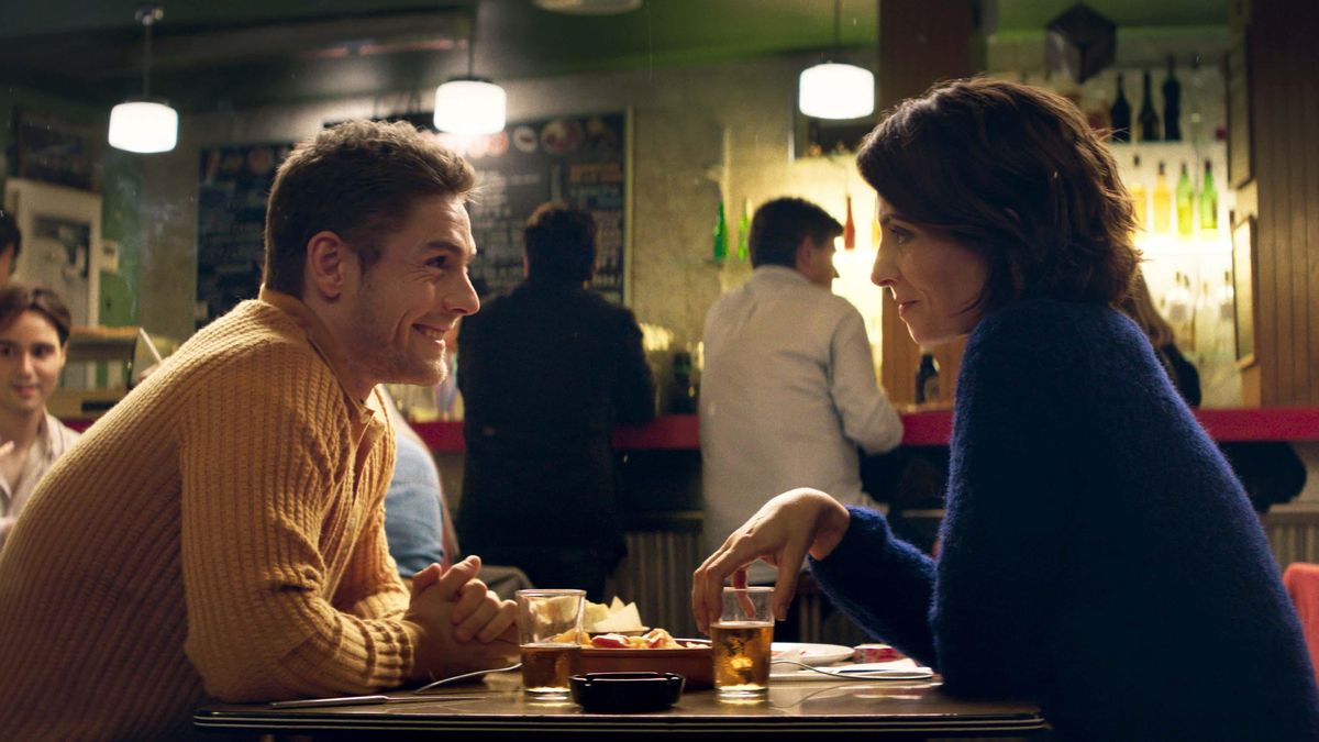 Patrick Criado y Bárbara Lennie en una escena de 'Amarga Navidad'