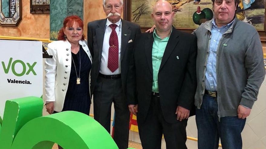 Massamagrell cambia, gracias a la abstención de los socialistas, el nombre del ensayista Joan Fuster en una avenida por el de un concejal del PP fallecido