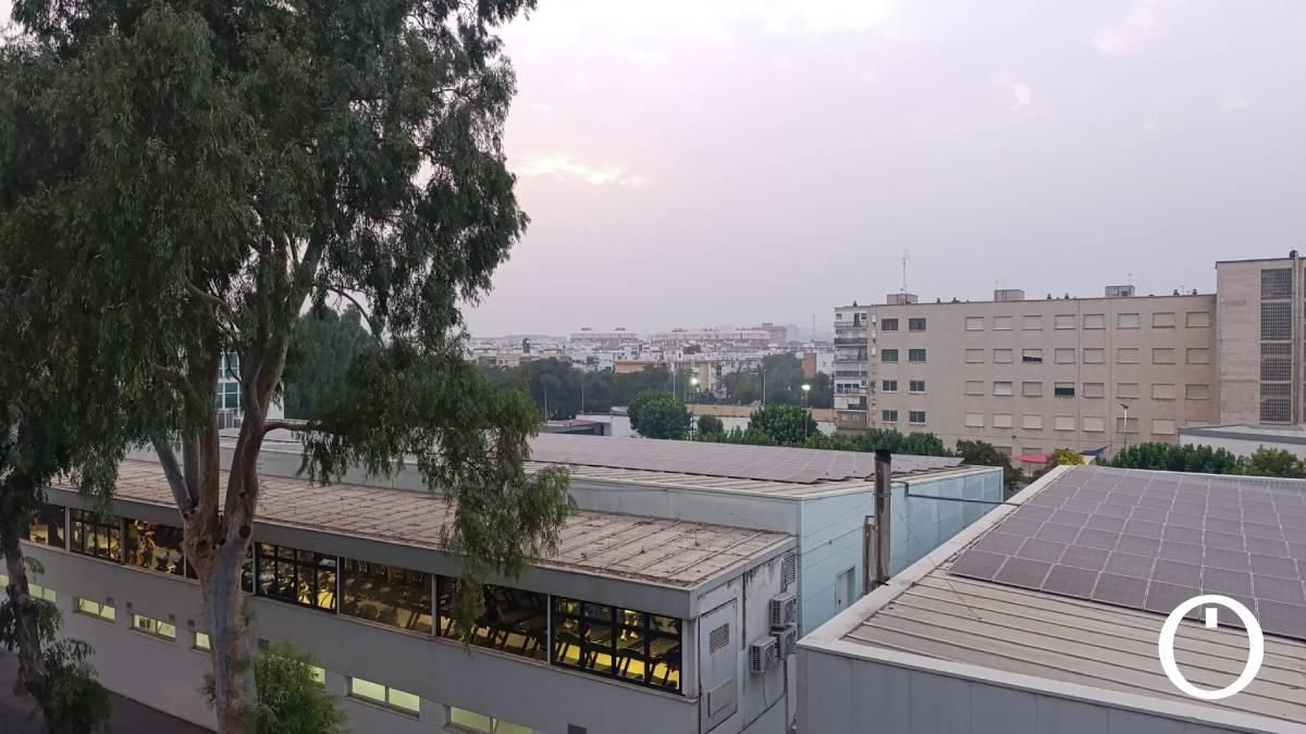 El humo del incendio, visto desde la capital de Córdoba