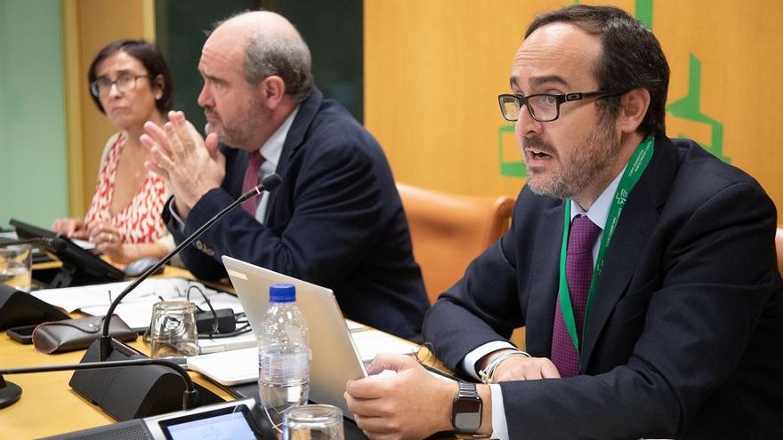 Empresas de transporte escolar afean al Gobierno vasco que fichara a un asesor de la competencia para llevarles a la Fiscalía