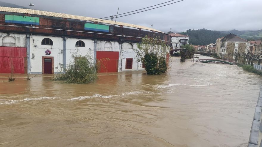 Exterior de la Plaza de Toros de Ampuero.
