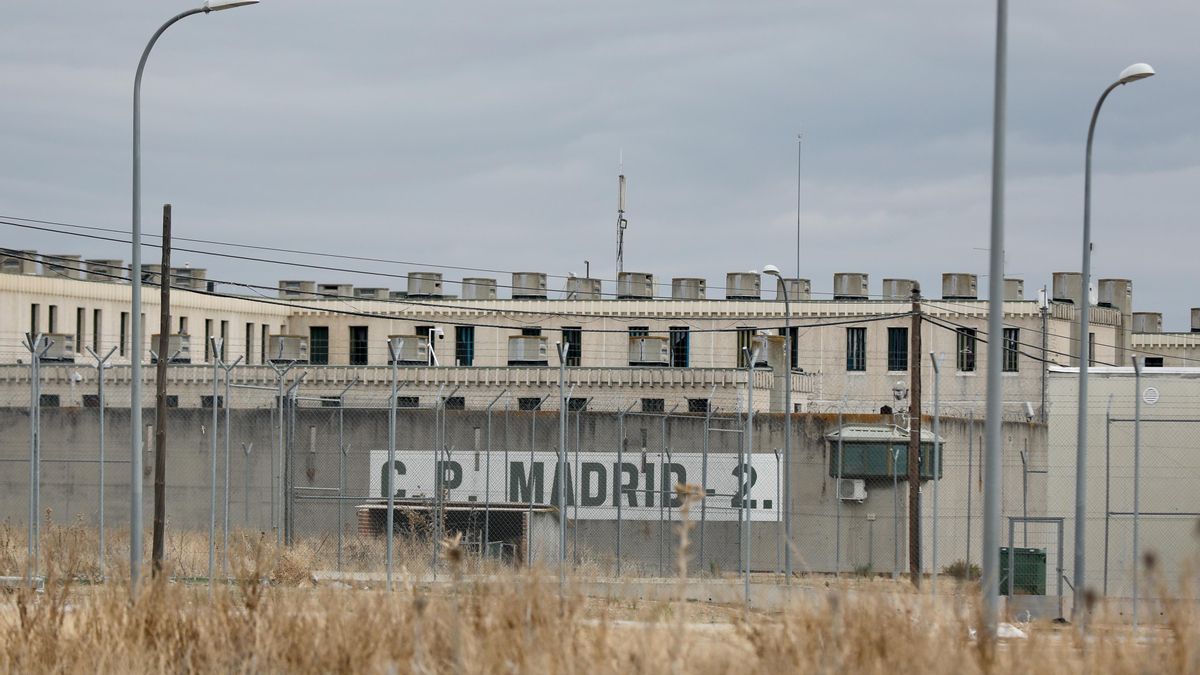 Archivo - Exterior del centro penitenciario de Alcalá-Meco, en Madrid