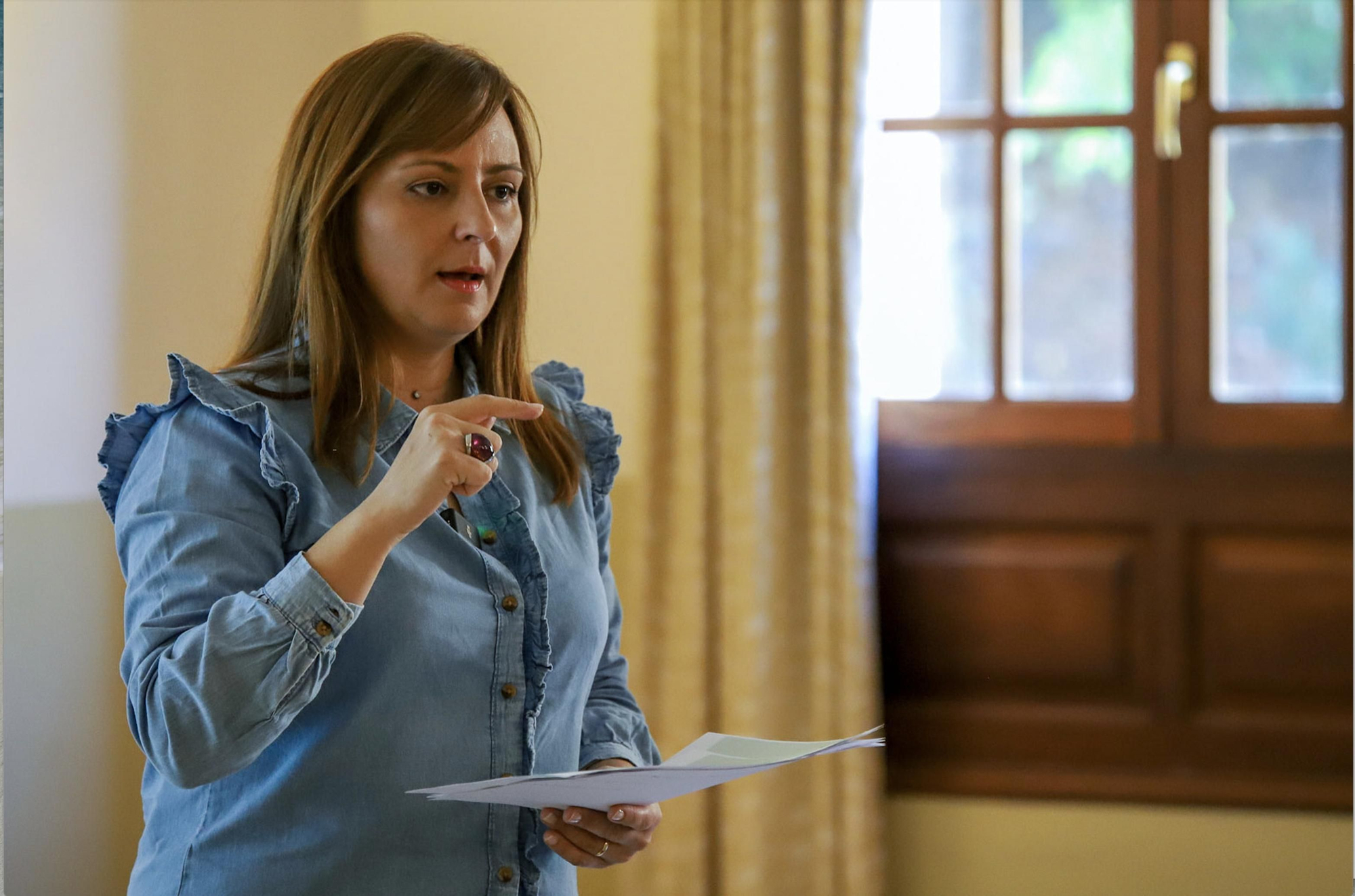 La consejera de Presidencia del Gobierno de Canarias, Nieves Lady Barreto, ha presentado este martes la “hoja de ruta” y el decreto urbanístico para la reconstrucción de La Palma, que permitirá a los afectados de manera individual “poner en marcha todos los usos y actividades preexistentes”, en base al enfriamiento de la colada. EFE/ Luis G Morera