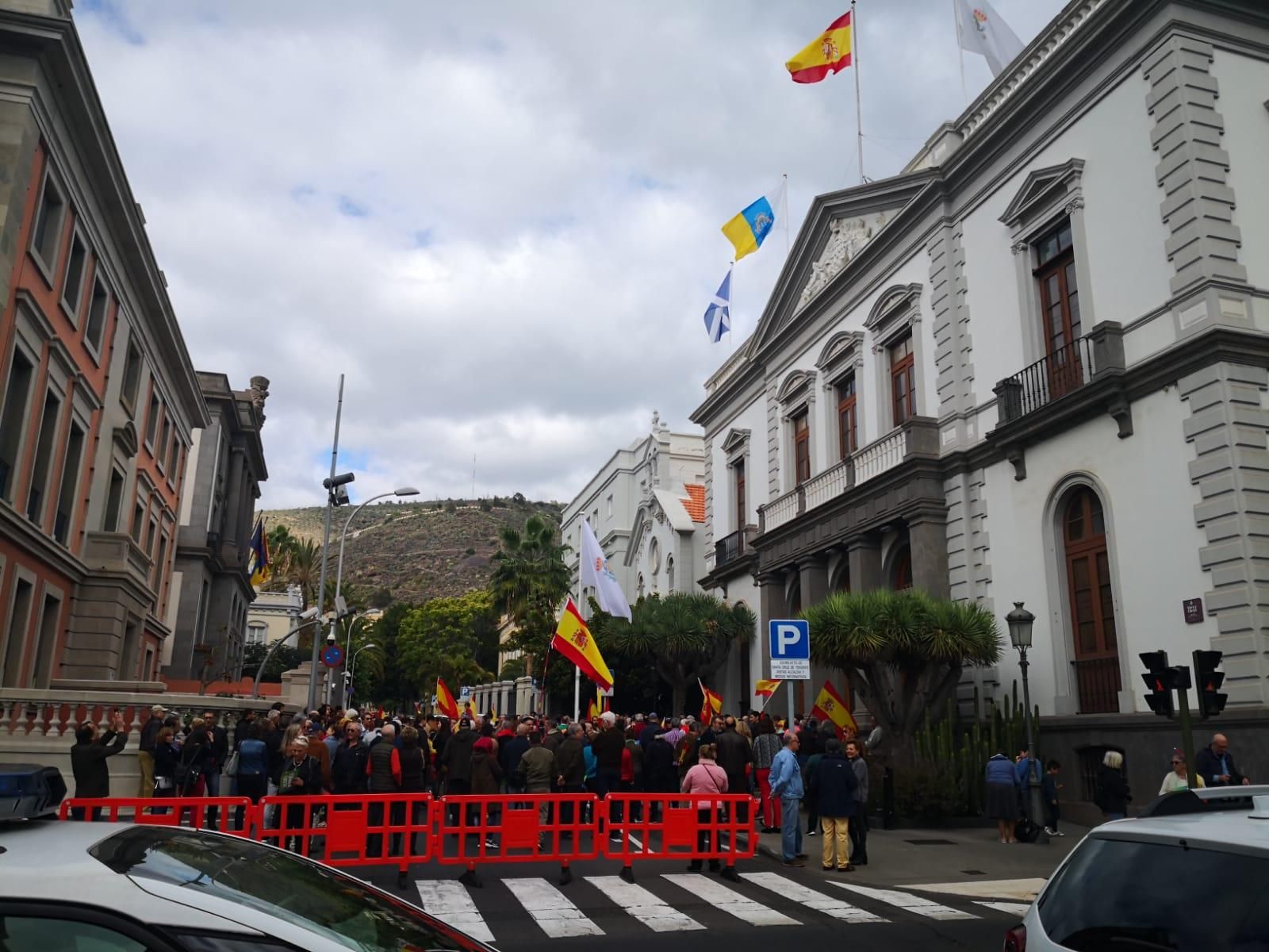 Concentración de Vox frente al Ayuntamiento de Santa Cruz de Tenerife