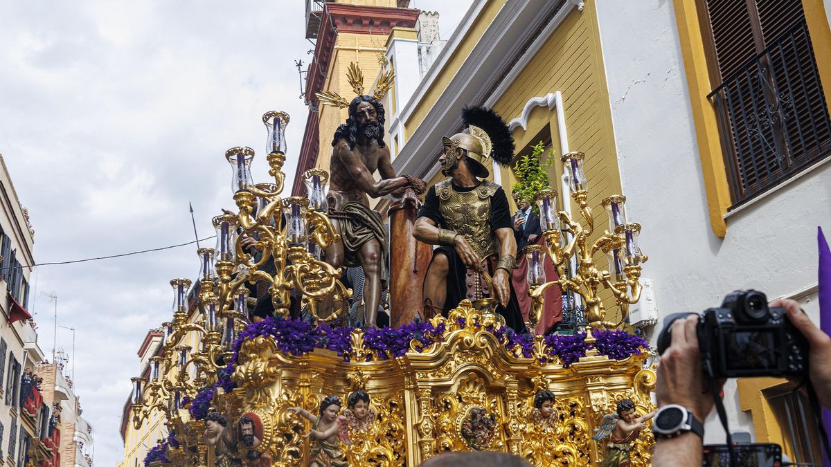 La hermandad de las Cigarreras no cruzó el río al salir de Los Terceros