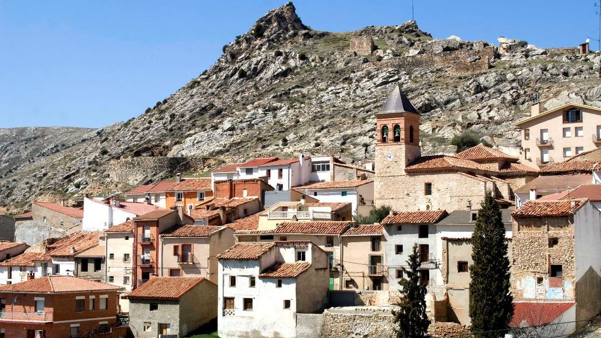 El pequeño pueblo de Aragón perfecto para visitar en otoño y que se encuentra en la mágica Ruta del Silencio