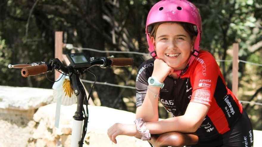 Olivia García, 13 años, busca apoyo para participar en la 'Marruecos On Bike' y visibilizar la enfermedad neuromuscular degenerativa que padece